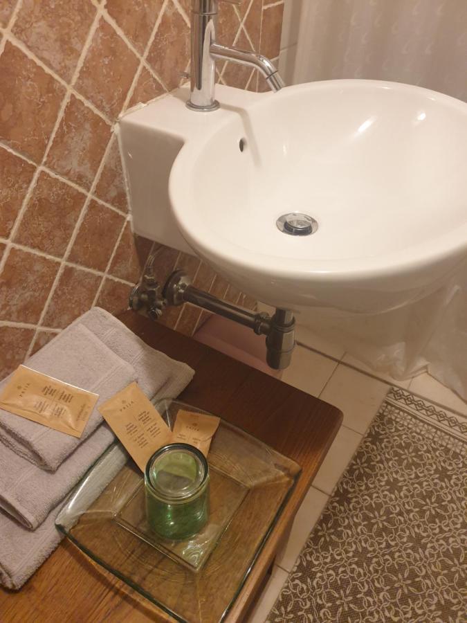 Helga'S House- Una Finestra Sul Borgo Ambra Bagian luar foto